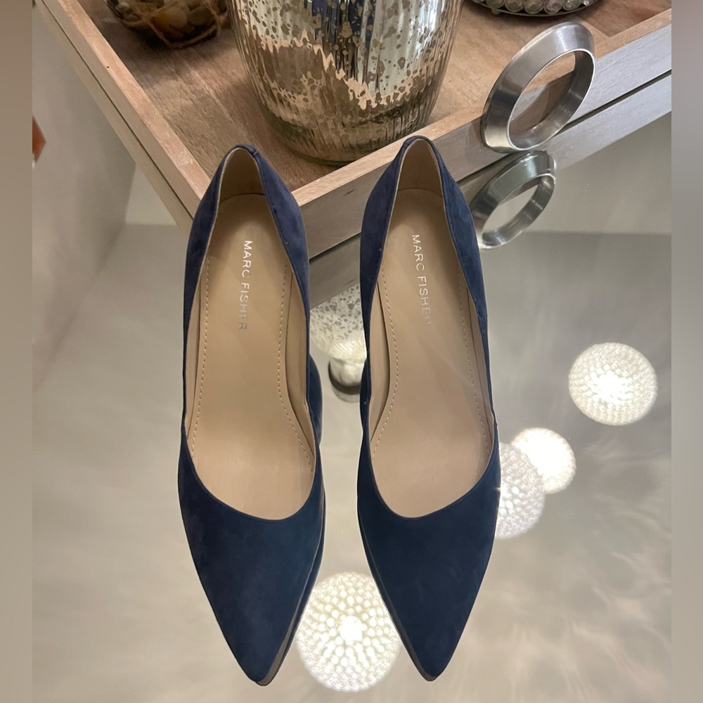 MARC FISHER-Navy blue suede heels